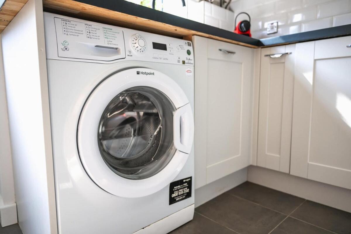 Apartment Modern Spacious 4 Bedroom 3 Bathroom House By Trinity Short Term Lets & Serviced