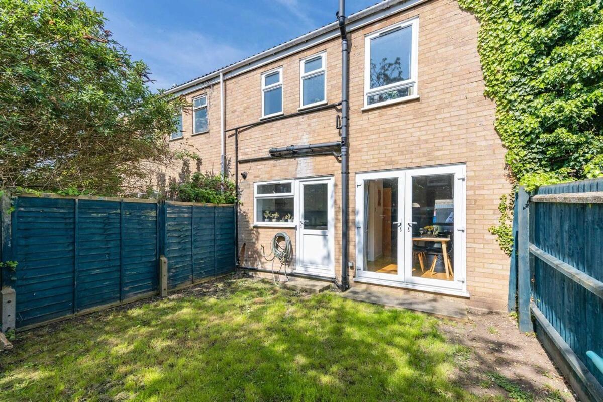 Modern Spacious 4 Bedroom 3 Bathroom House By Trinity Short Term Lets & Serviced * Cambridge (Cambridgeshire)