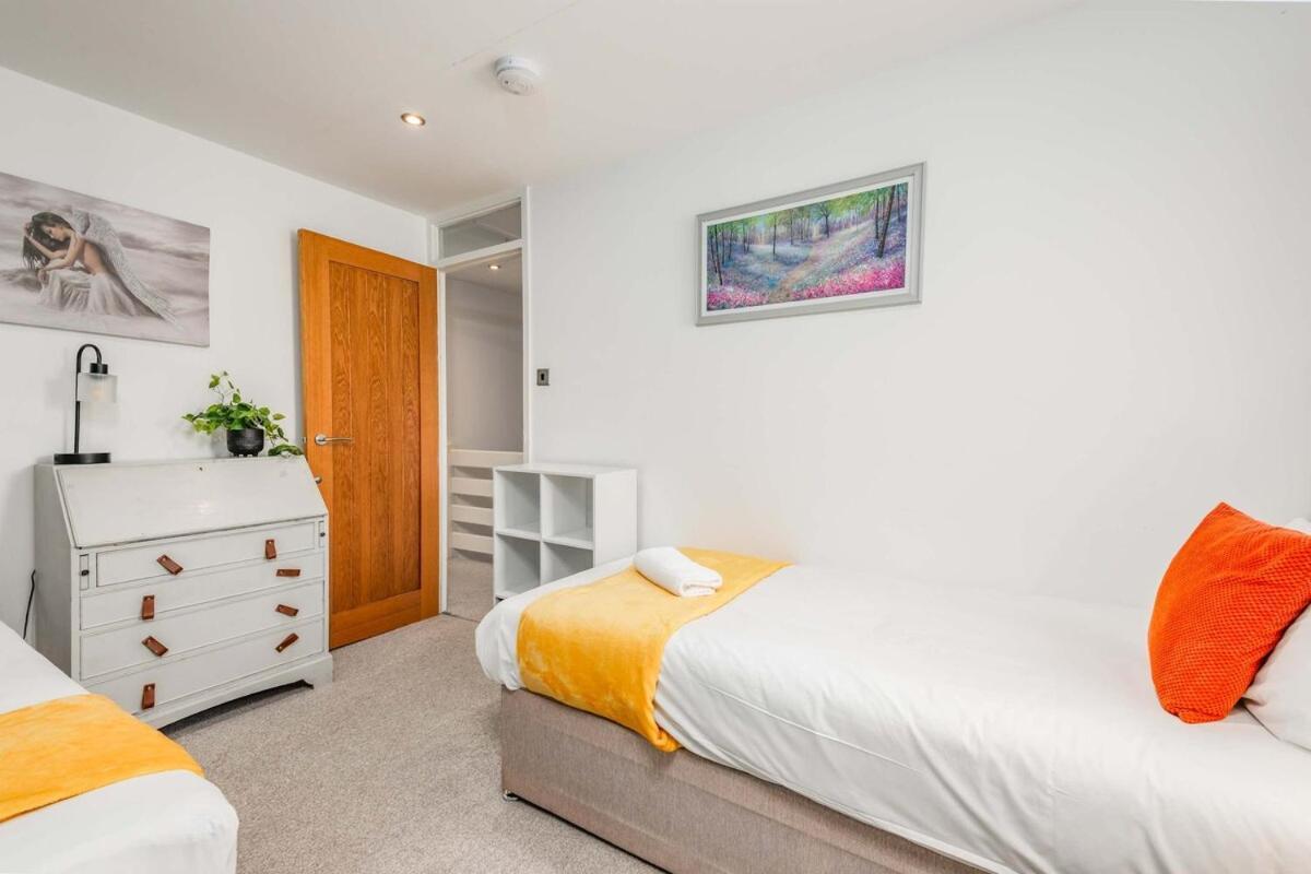 Modern Spacious 4 Bedroom 3 Bathroom House By Trinity Short Term Lets & Serviced Apartment Cambridge (Cambridgeshire)