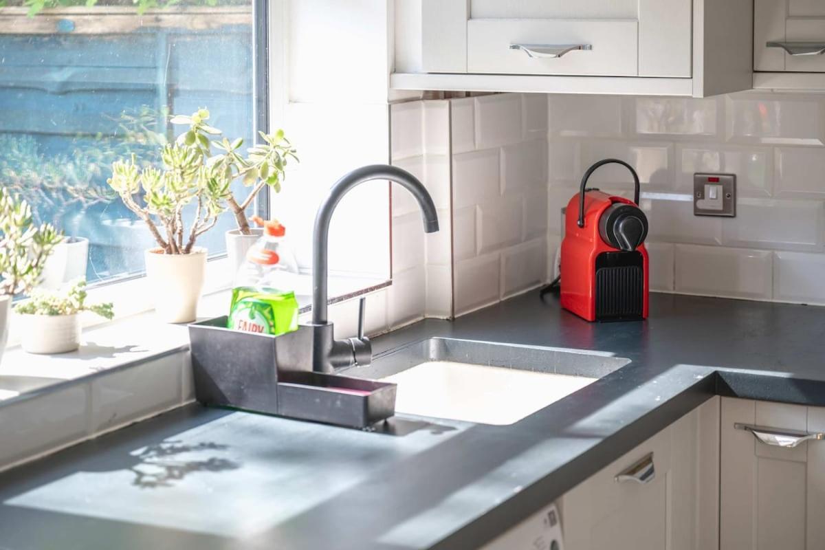 Modern Spacious 4 Bedroom 3 Bathroom House By Trinity Short Term Lets & Serviced Cambridge (Cambridgeshire)
